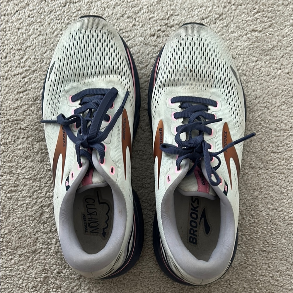 Brooks White and Navy Running Shoes with Brown Accents